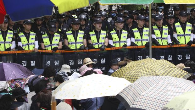 Thousands raid South Korea church in futile search for ferry family boss