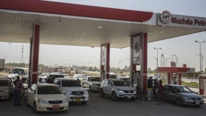 Residents line up to purchase gas at a station in Kirkuk on June 21, 2014. (Asharq Al-Awsat/Hannah Lucinda Smith)