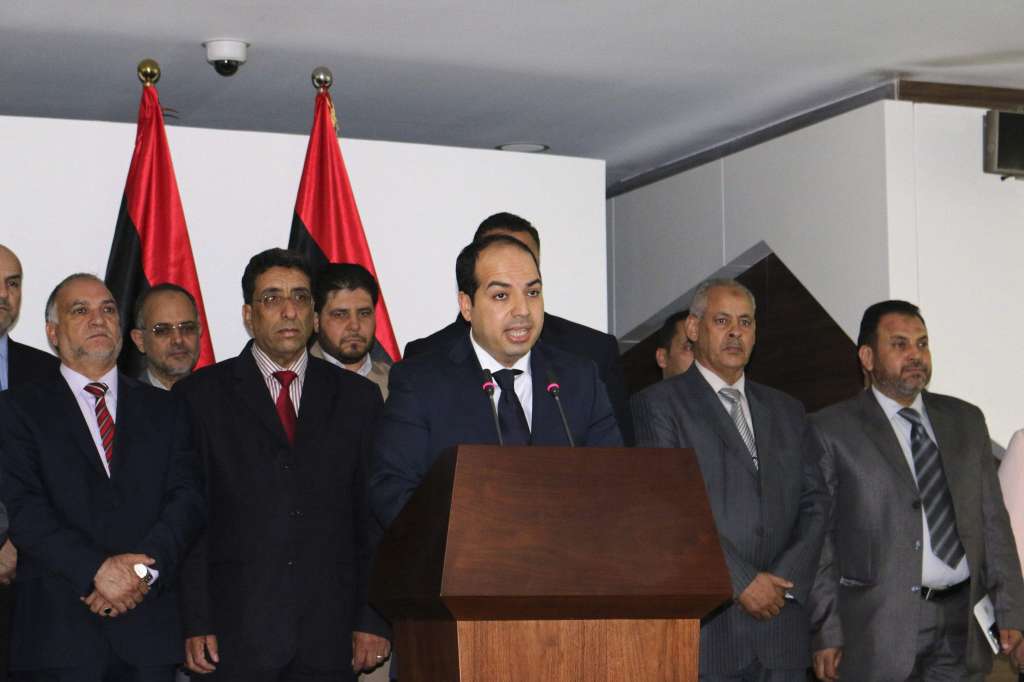 Islamist militia helps new Libyan PM take office