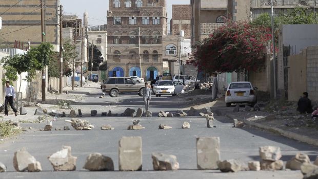 Yemen: Houthi rebels cut off road to Sana’a airport