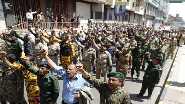 Yemeni Houthis call for government resignation as deadline approaches