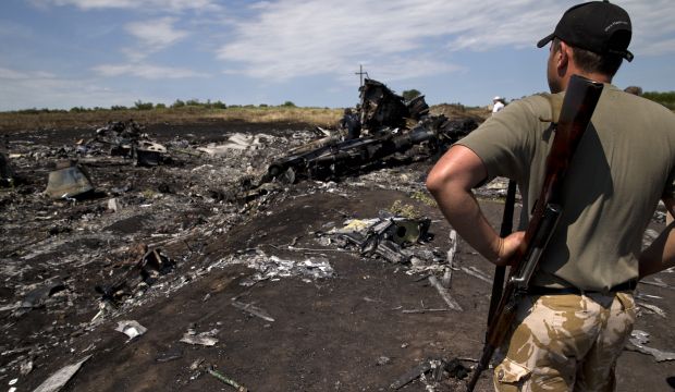 Rebels to give MH17 black boxes to aviation group