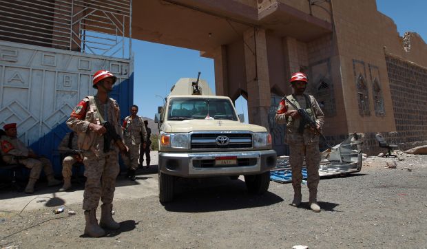 Yemeni air force bombs Houthi rebels after ceasefire collapses