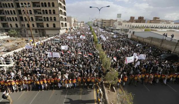 Yemeni president hits out at Houthis as protests continue