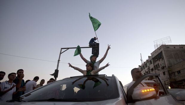 Gaza ceasefire takes effect as Palestinians celebrate