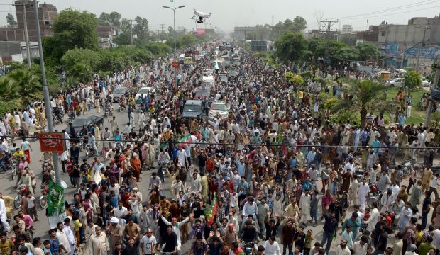 Pakistan protest leaders vow no let-up until PM Sharif steps down