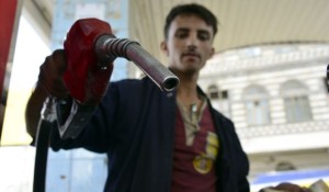 A Yemeni attendant holds a fuel nozzle at a gas station following rises in fuel prices in Sana'a, Yemen, on July 30, 2014.(EPA/YAHYA ARHAB)