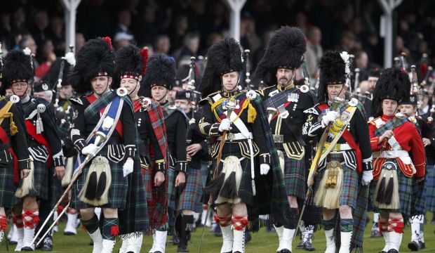 UK promises Scots more powers if they reject independence