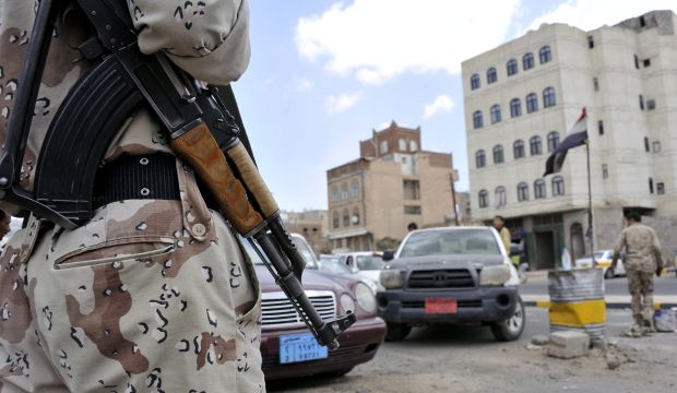 Yemen’s Houthis advancing close to Saudi border: source