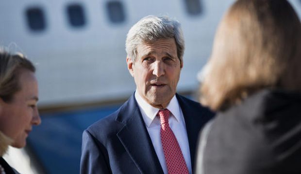 Kerry in Iraq to back government, build support against Islamic State