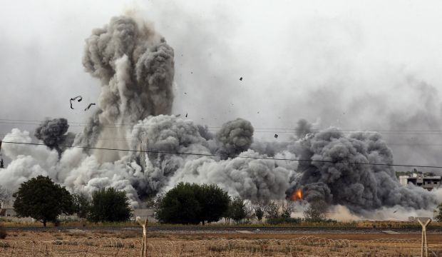 Kurds urge more air strikes in Kobani; monitor warns of defeat