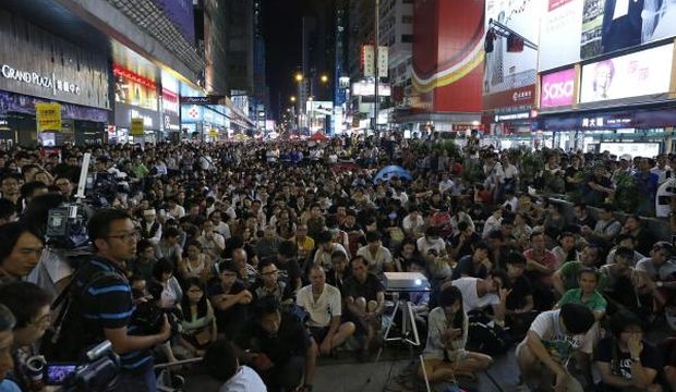 Hong Kong students, officials talk but don’t agree