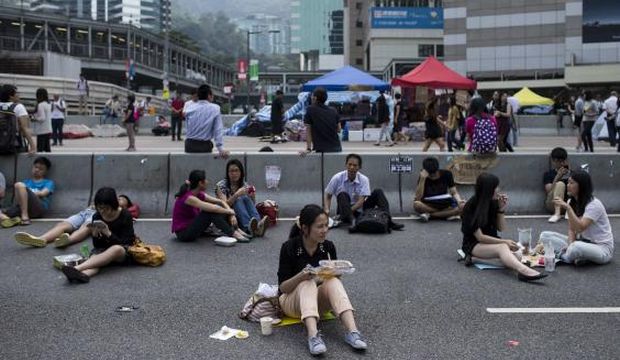 Hong Kong protests dwindle, but talks with government likely to go nowhere