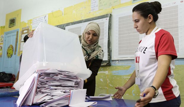Tunisians shun Islamists in vote for stability