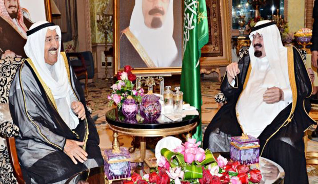 Saudi King and Emir of Kuwait meet ahead of GCC summit
