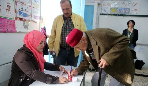 Tunisians vote for first freely elected president