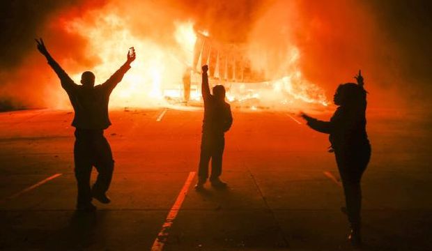 Riots erupt after US grand jury clears policeman in Ferguson shooting