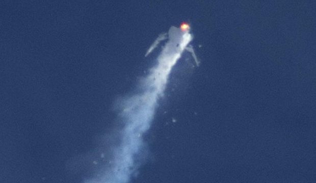 Virgin Galactic spaceship crashes in California
