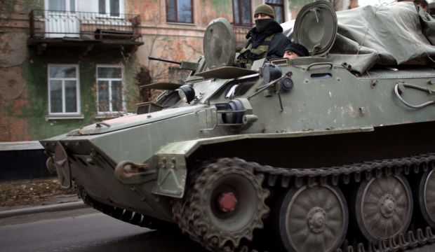 Ukraine redeploys troops, fearing new rebel offensive