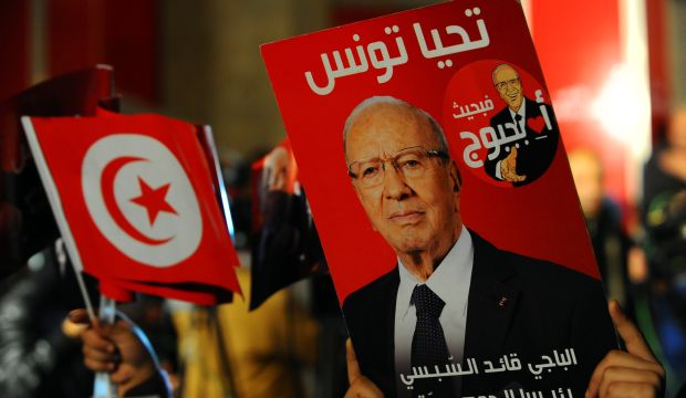 Exit poll: Ex-regime official is Tunisia’s new president