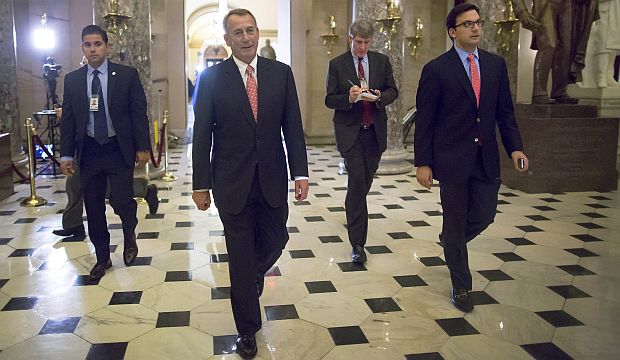 US House narrowly passes spending bill, averts government shutdown