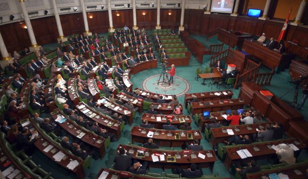 Tunisia lawmakers approve 2015 budget which sees 3 percent growth