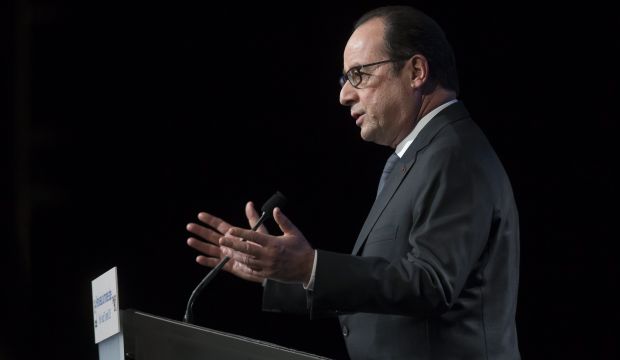 Hollande reassures Muslims, demands respect for French values