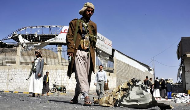 Shi’ite rebels shell Yemen president’s home, take over palace