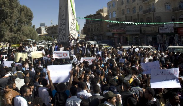 Yemenis call for Hadi’s return as more provinces “cut ties” with capital