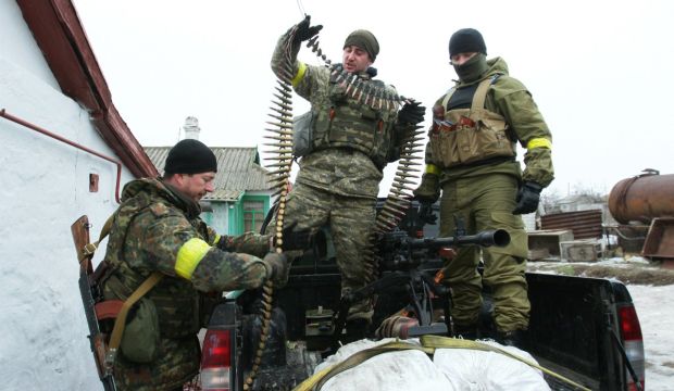 Ukraine rebels move to encircle government troops in new advance