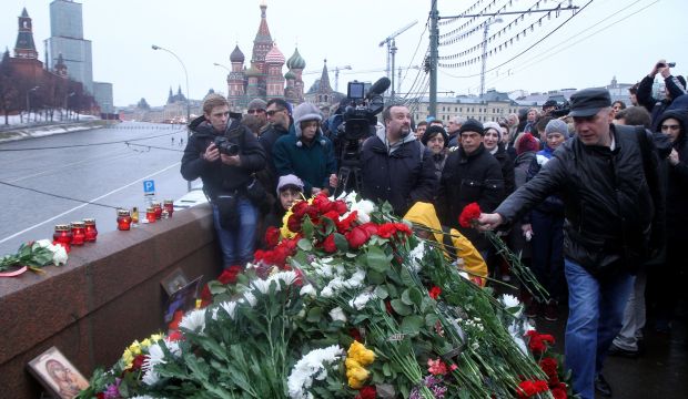 Prominent Putin critic Boris Nemtsov shot dead near Kremlin