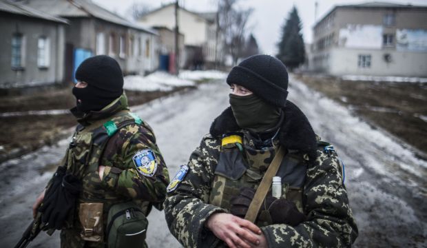 Ukraine evacuates civilians from key town as rebels attack