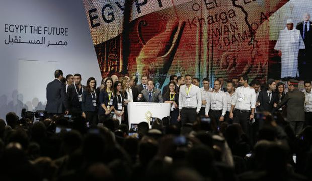 Sisi rounds off final day of investment conference