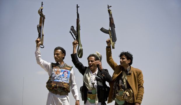 Saleh, Houthis in control of Yemeni military: ex-minister