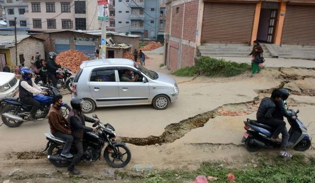 Magnitude 6.7 aftershock hits Nepal, causes panic