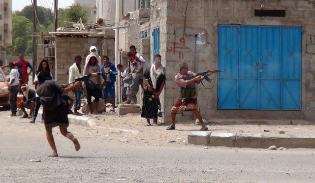 Houthis commit “massacres” in Aden: source