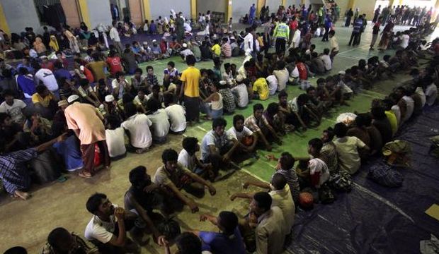 1,600 Rohingya, Bangladeshi migrants rescued in Indonesia, Malaysia