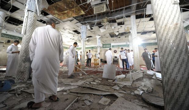 Saudi Arabia: Suicide bomber targets Qatif mosque