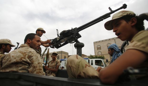 Government loyalists close in on Yemen’s largest air base: defense official