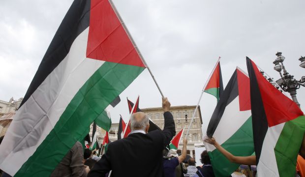 UN General Assembly approves Palestinian request to fly its flag