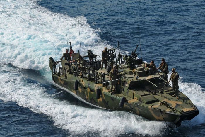 Iran’s Guards Detain 10 U.S. Sailors