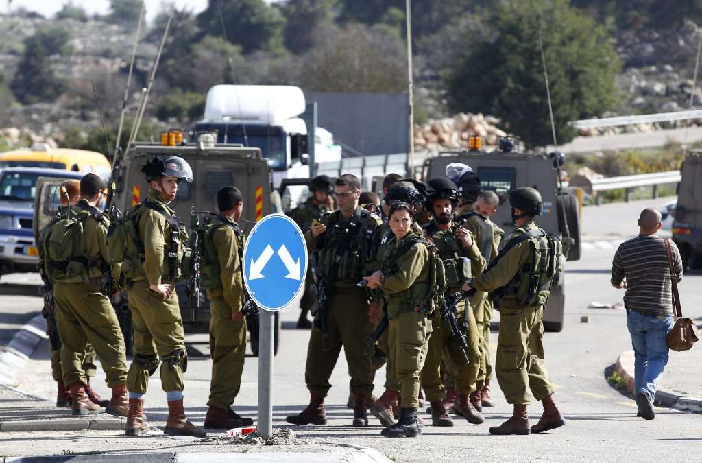 Palestinian Killed after Stabbing Israeli Soldier