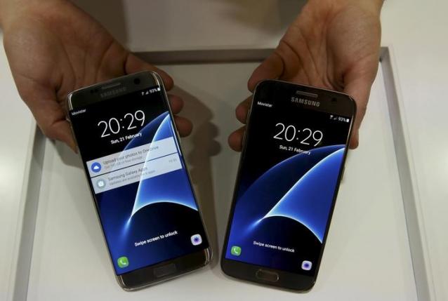 Samsung, LG Unveil New Devices to Revive Smartphone Sales