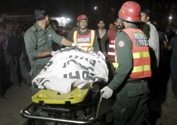 Pakistanis Hunt Militants behind Easter Suicide Attack that Killed at Least 70