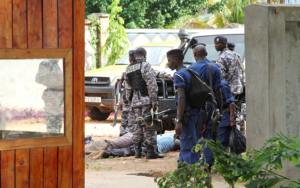 Burundian police hold suspects after discovering an alleged ammunition cache near Bujumbura, December 9, 2015./ Reuters / Jean Pierre Aimé Harerimana