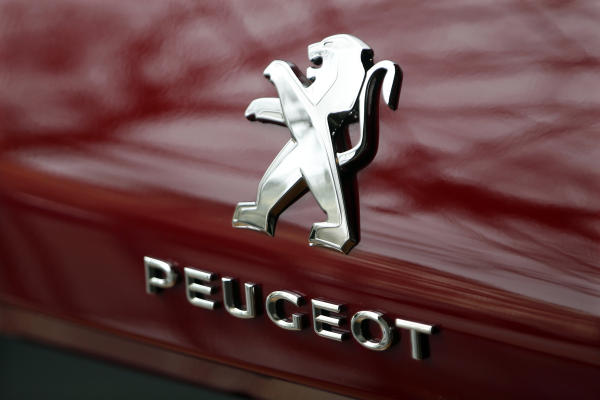 Peugeot to Invest 700 Mln Euros in Spain Until 2020