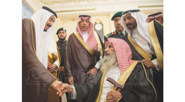 King Salman Receives Princes, Scholars, and Citizens at Al-Salam Palace