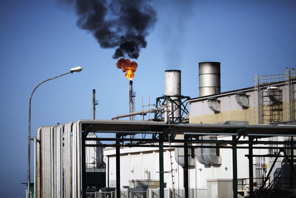 French Firm Signs $500 mln Libya Oil Platform Deal