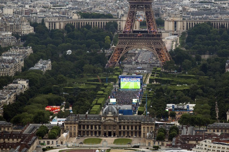 Hosts France Get Euro 2016 Party Started on Peaceful Paris Night