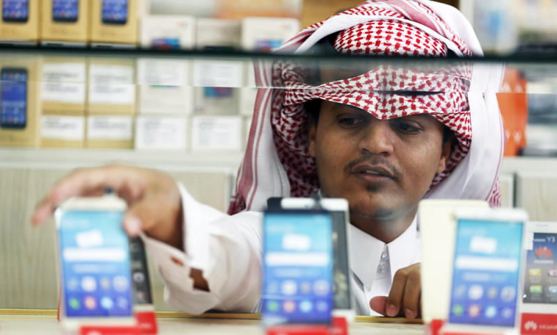 Over 20,000 Saudis Ready to Work in Mobile Phone Industry